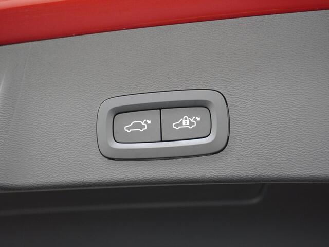 Volvo XC40 1.5 T5 Recharge Business Pro Leder/Camera/Voorruitverwarming etc.