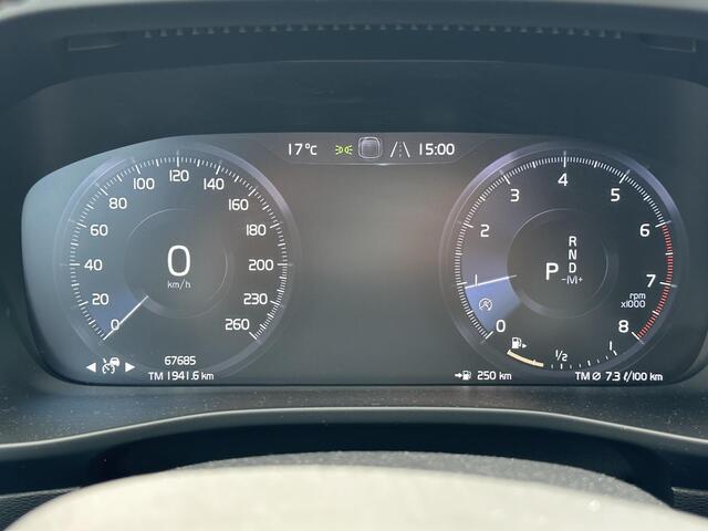 Volvo XC40 1.5 T2 R-Design Automaat / Camera achter / BLIS / Pilot assist / Nubuck bekleding / Carplay / Elek. bedienbare achterklep /