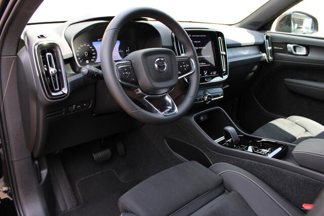 Volvo XC40 1.5 T4 Plug-in hybrid Plus Dark | Trekhaak | H/K | Pilot Assist | Memory | Navigatie | 360 Camera