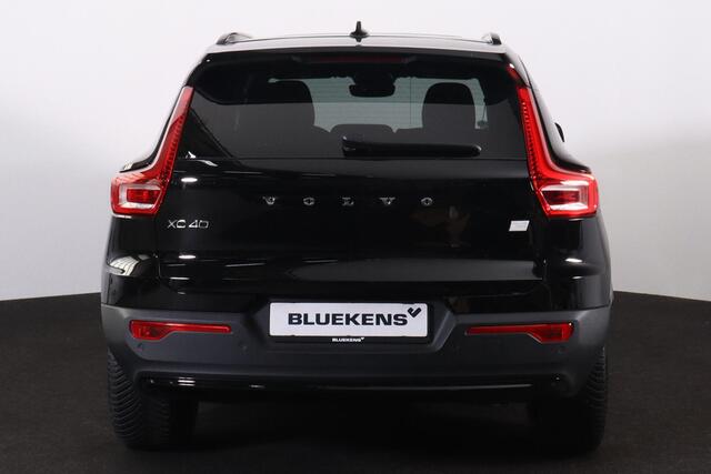 Volvo XC40 Recharge Twin Ultimate 78 kWh - Panorama/schuifdak - IntelliSafe Assist & Surround - 360º Camera - Harman/Kardon audio - Verwarmde voorstoelen & stuur - Parkeersensoren voor & achter - Elektr. bedienb. voorstoelen met geheugen links - Draadloze tel. lader