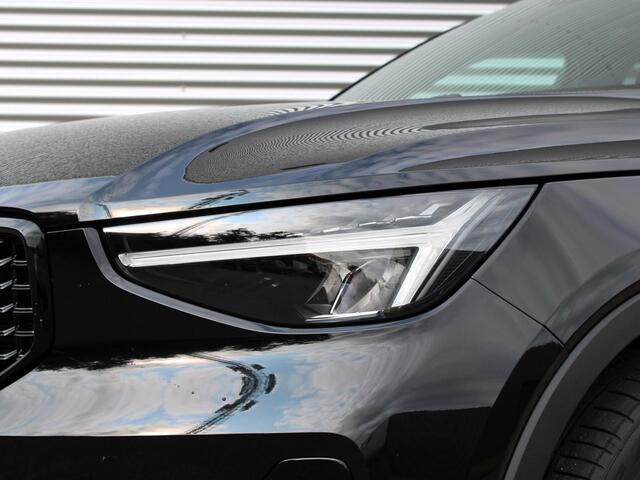 Volvo XC40 2.0 B4 Plus Black Edition Automaat / Panoramadak / Microtech Nubuck bekleding / Privacy Glass / Harman Kardon
