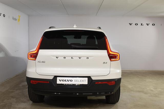 Volvo XC40 B4 211PK Automaat Plus Dark / Harman Kardon / Donker getint glas / Elektrisch bedienbare stoelen / 19''velgen / Driver assist / Microtech Nubuck / Camera achter