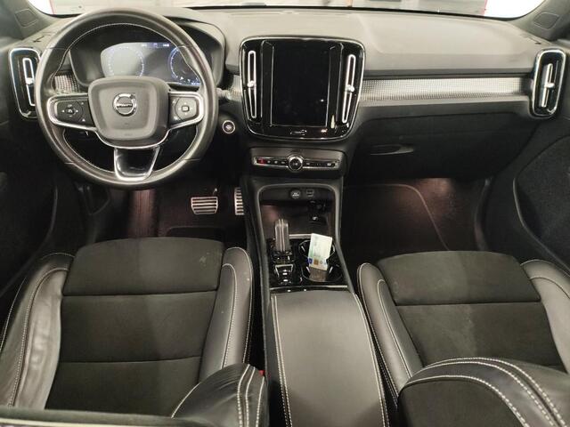 Volvo XC40 1.5 T2 R-Design | Adaptieve Cruise Control | Dode Hoek Detectie | Parkeer Camera | Parkeersensoren Voor en Achter |