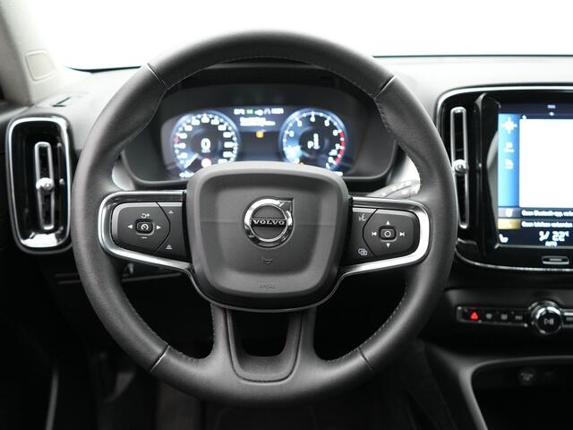 Volvo XC40 T4 Momentum Automaat 191pk Dealer O.H | Adaptive Cruise | Harman Kardon | Camera | Lederen Sportstoelen Verwarmd | LED | Pilot Assist | Navigatie | Virtual | DAB |