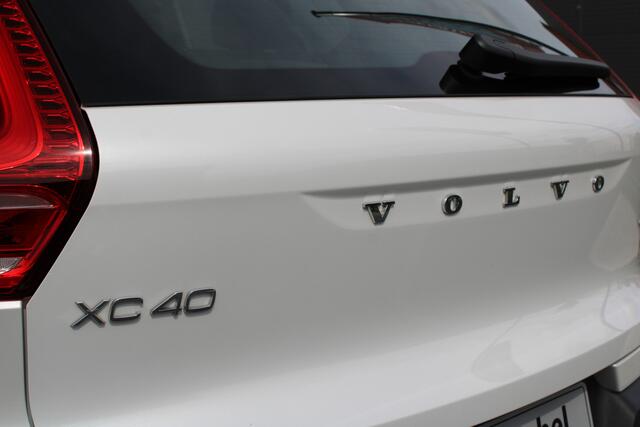 Volvo XC40 1.5 T4 Plug-in hybrid Plus Dark - Navi - Camera - Stoel-stuurverwarming - Memory - Leder - 19" LM velgen - Rijklaar