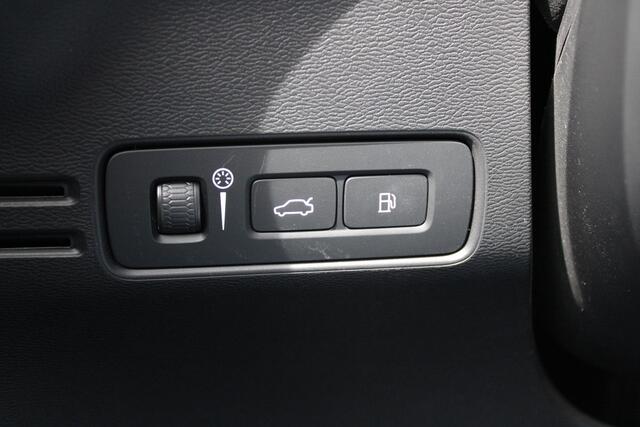 Volvo XC40 1.5 T4 Plug-in hybrid Plus Dark - Navi - Camera - Stoel-stuurverwarming - Memory - Leder - 19" LM velgen - Rijklaar