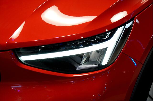 Volvo XC40 1.5 T5 Plug-in Hybrid 193kW/262pk DCT7 Plus Dark Facelift!! NAPPA LEDER + CRUISE + 360 CAMERA + NAVI SENSUS + LANE ASSIST + EL.STOELEN + STOELVERWARMING V&A + STUURVERWARMING + KEYLESS ENTRY&GO + PARKSENSOREN V&A + 18" LM-VELGEN!!