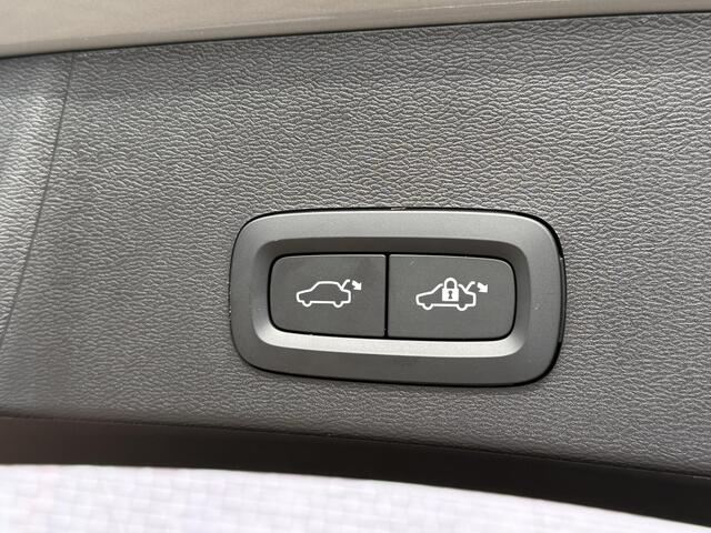 Volvo XC40 T2 Core Aut. | Nieuw Binnen | LED | Climate | Navigatie | Zitting verlengers | Keyless Entry + Start