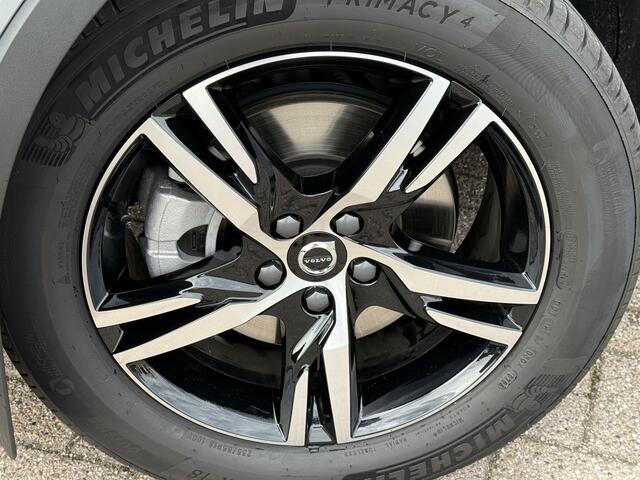 Volvo XC40 2.0 B4 Plus Dark | Nieuw Binnen | Trekhaak | Camera | Harman/Kardon | Keyless Entry/start | elektrisch verstelbare voorstoelen |