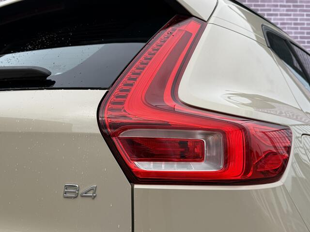 Volvo XC40 2.0 B4 Plus Dark | Nieuw Binnen | Trekhaak | Camera | Harman/Kardon | Keyless Entry/start | elektrisch verstelbare voorstoelen |