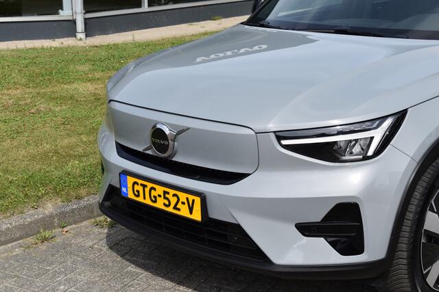 Volvo XC40 Single Motor Extended Range Plus 82 kWh ACC | Pilot Assist | Stoel Stuur verwarming | Trekhaak | Key Less | 19 inch