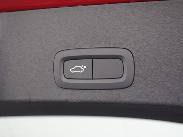 Volvo XC40 1.5 T3 R-Design Panoramadak/Trekhaak/360Camera etc.