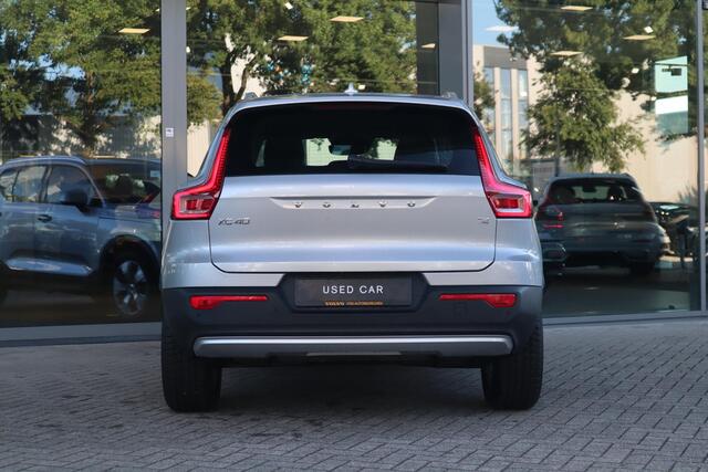 Volvo XC40 T4 Momentum | Keyless Entry| Elektrisch bedienbare achterklep| Parkeersensoren voor + achter met achteruitrijcamera| Semi- elektrisch inklapbare trekhaak| Verwarmbare voorstoelen| DAB+|