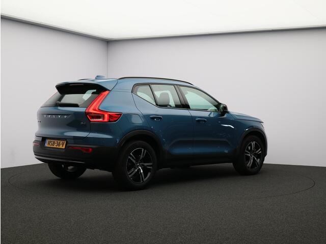 Volvo XC40 2.0 B4 Plus Dark / Trekhaak / Elektrische Stoelen / Harman Kardon / Stoel+Stuurverwarming / Adaptive Cruise / BLIS /