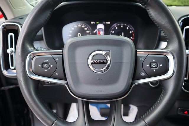 Volvo XC40 1.5 T3 Momentum | camera | cruise | navi | dealer o.h. | oh.boek