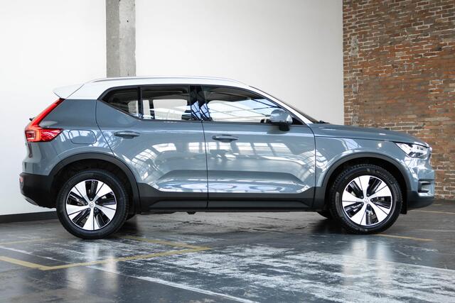 Volvo XC40 B4 Automaat Business Pro | Dealeronderhouden | Adaptive cruise control | BLIS | Parkeersensoren voor + achter | Parkeercamera | Volvo on Call | Navigatie | 18'' Lichtmetalen velgen