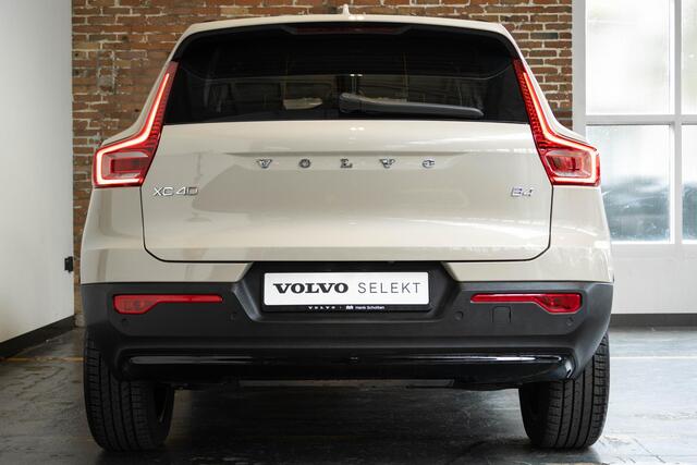 Volvo XC40 2.0 B4 Plus Dark | Verwarmde Voorstoelen+Stuurwiel | Verwarmde voorruit | Semi-Elektrische Trekhaak | Harman Kardon Premium Audio | Apple Carplay / Android Auto