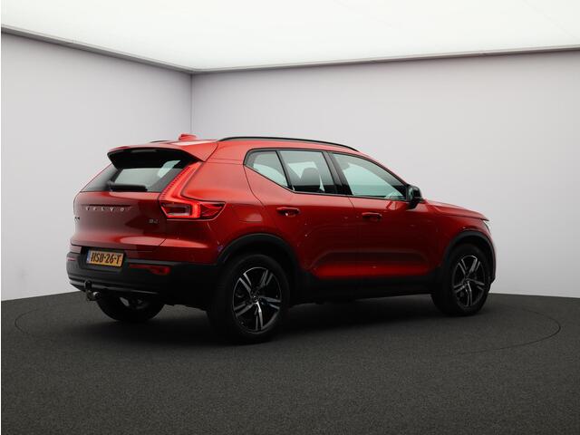 Volvo XC40 2.0 B4 Plus Dark / Trekhaak / Elektrische Stoelen / Harman Kardon / Stoel+Stuurverwarming / Adaptive Cruise / BLIS /