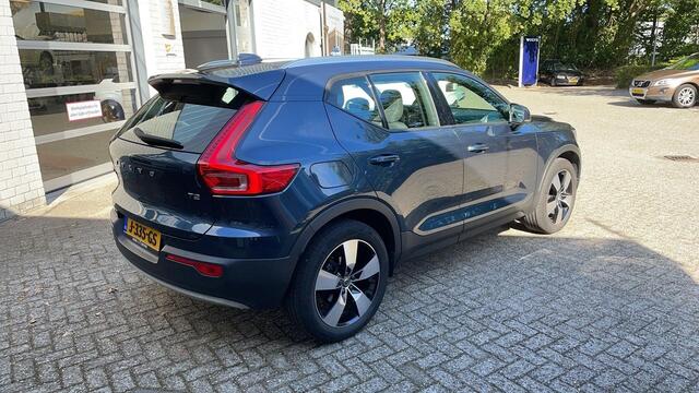 Volvo XC40 T2 Automaat Business Pro | Trekhaak | Dealeronderhouden | Panoramadak | Stoelverwarming | BLIS | Parkeercamera | Parkeersensoren voor + achter | 19" Lichtmetalen velgen | Adaptive cruise control | Navigatie