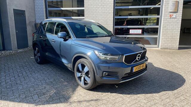 Volvo XC40 T2 Automaat Business Pro | Trekhaak | Dealeronderhouden | Panoramadak | Stoelverwarming | BLIS | Parkeercamera | Parkeersensoren voor + achter | 19" Lichtmetalen velgen | Adaptive cruise control | Navigatie