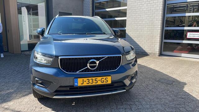 Volvo XC40 T2 Automaat Business Pro | Trekhaak | Dealeronderhouden | Panoramadak | Stoelverwarming | BLIS | Parkeercamera | Parkeersensoren voor + achter | 19" Lichtmetalen velgen | Adaptive cruise control | Navigatie