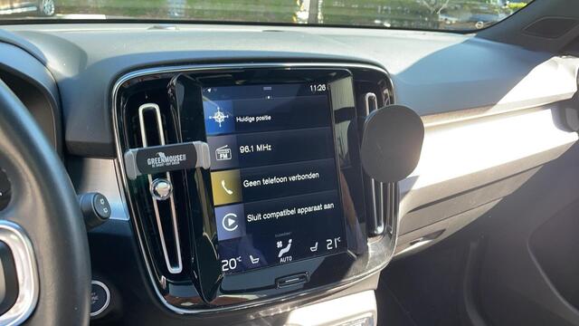 Volvo XC40 T2 Automaat Business Pro | Trekhaak | Dealeronderhouden | Panoramadak | Stoelverwarming | BLIS | Parkeercamera | Parkeersensoren voor + achter | 19" Lichtmetalen velgen | Adaptive cruise control | Navigatie