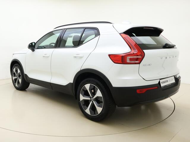 Volvo XC40 B4 211pk Plus Dark / Harman en Kardon audio / Keyless entry / Elektr. stoelen / Trekhaak / Stoel /- en stuurverwarming / Camera /