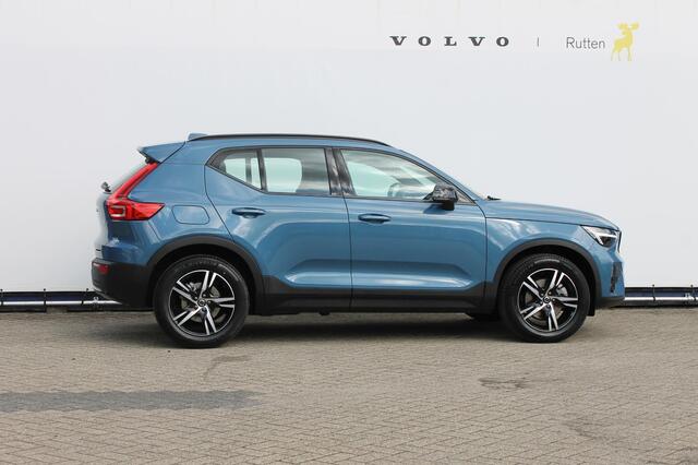 Volvo XC40 B4 211PK Automaat Plus Dark Google Infotainment / Semi elektrisch wegklapbare trekhaak / Verwarmbare voorruit / Harman Kardon Audio installatie / Elektrisch bedienbare voorstoelen