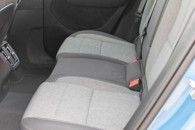 Volvo XC40 B4 211PK Automaat Plus Dark Google Infotainment / Semi elektrisch wegklapbare trekhaak / Verwarmbare voorruit / Harman Kardon Audio installatie / Elektrisch bedienbare voorstoelen