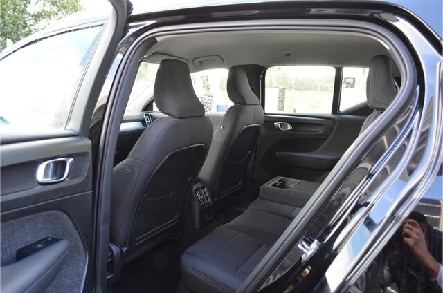 Volvo XC40 1.5 T4 Recharge Inscription Pilot Assist | a.Camera | Carplay | Stuur + Stoelverwarming | Dodehoeksensor | Bordenherkenning NL Auto!