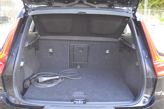 Volvo XC40 1.5 T4 Recharge Inscription Pilot Assist | a.Camera | Carplay | Stuur + Stoelverwarming | Dodehoeksensor | Bordenherkenning NL Auto!