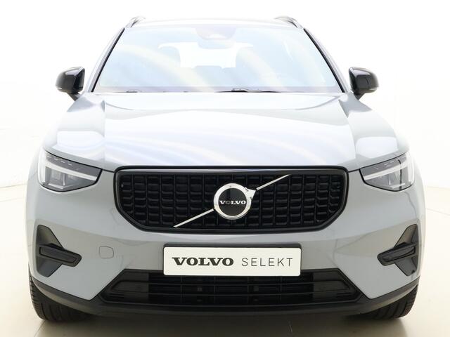 Volvo XC40 B4 211pk Plus Dark / Harman&Kardon / El. Trekhaak / El. Stoelen / Stoel + Stuurw. Verwarming / BLIS / ACC / PDC + CAM / Verw. Voorruit /