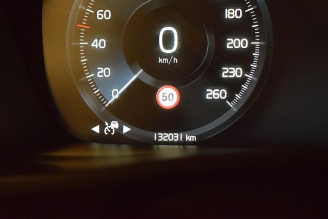 Volvo XC40 T5 262pk AUT7 Twin Engine Inscription Hybr. Adapt. Cruise/ Camera 360°/ Stoel verw. V+A/ Stuur verw./ Leer/ Navi/ CarPlay