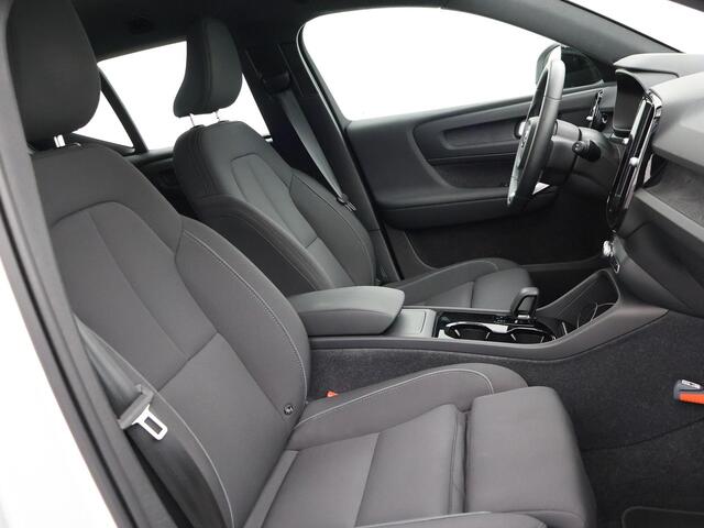 Volvo XC40 238 PK SINGLE MOTOR PLUS 69 kWh + ELEK. TREKHAAK | ACC | 19 INCH | CAMERA