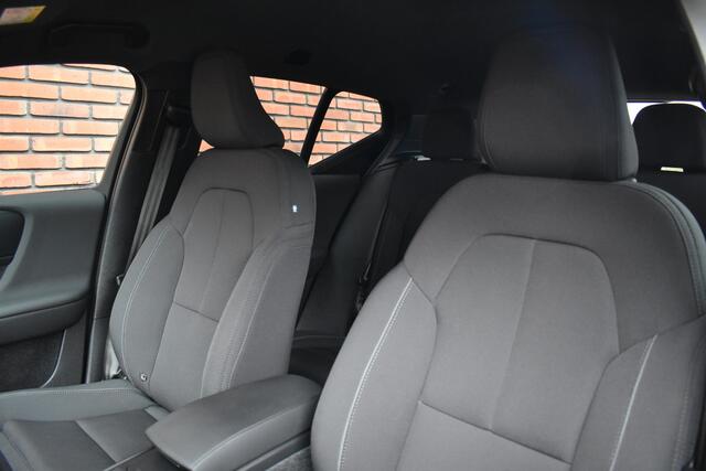 Volvo XC40 Extended Range 252PK Plus 82 kWh | Trekhaak | Stoelverwarming | Keyless |