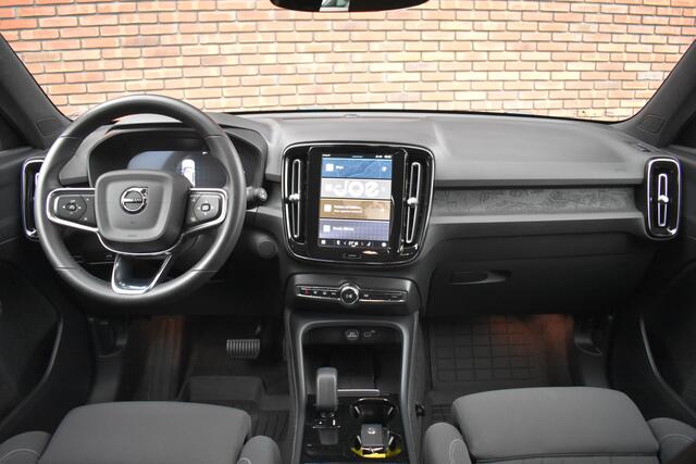 Volvo XC40 Extended Range 252PK Plus 82 kWh | Trekhaak | Stoelverwarming | Keyless |