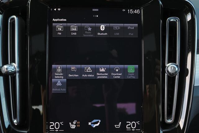 Volvo XC40 T5 Recharge Plus Dark - IntelliSafe Assist - 360º Camera - Harman/Kardon audio - Verwarmde voorstoelen & stuur - Parkeersensoren voor & achter - Elektr. bedienb. voorstoelen met geheugen links - Draadloze tel. lader - Extra getint glas - 19' LMV