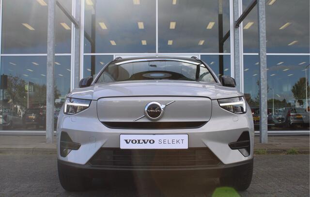 Volvo XC40 Extended Range Plus 82 kWh / Keyless entry / BLIS / Stoel/- en stuurverwarming / Trekhaak / Camera /