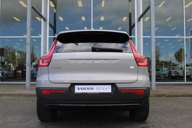 Volvo XC40 Extended Range Plus 82 kWh / Keyless entry / BLIS / Stoel/- en stuurverwarming / Trekhaak / Camera /