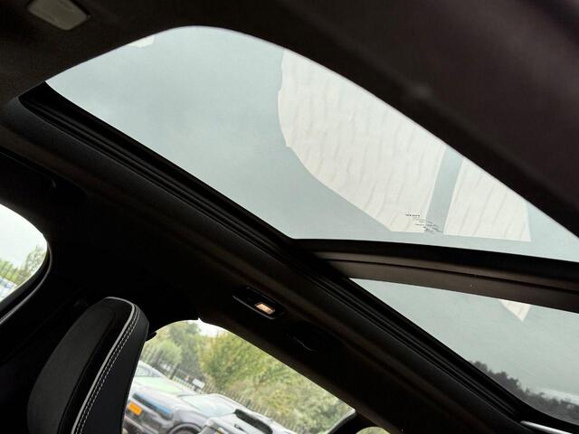 Volvo XC40 Recharge P8 AWD R-Design | Lounge Pack | Power Seats | Trekhaak | Warmtepomp | Schuifkanteldak | 20" | 360 Camera |