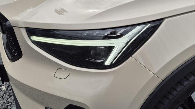 Volvo XC40 2.0 B3 Ulta Dark Vol uitgerust 21"Licht metaal - 360 Camera - Panorama schuifkantel dak