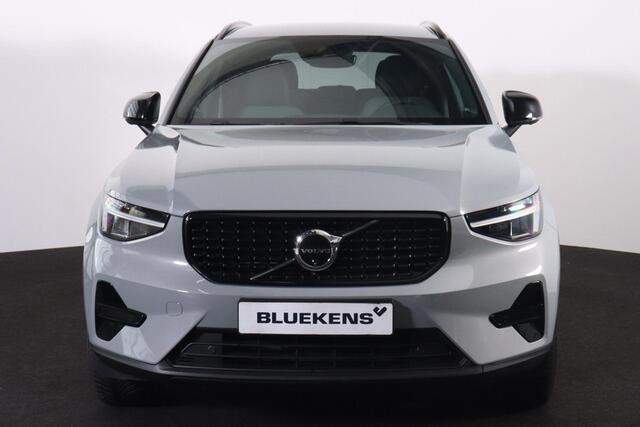 Volvo XC40 T5 Recharge Plus Dark - IntelliSafe Assist - 360º Camera - Harman/Kardon audio - Verwarmde voorstoelen & stuur - Parkeersensoren voor & achter - Elektr. bedienb. voorstoelen met geheugen links - Extra getint glas - 19' LMV