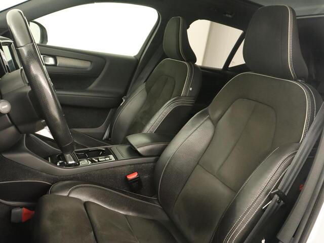 Volvo XC40 2.0 T5 R Design Luxury Line | Panoramadak | Adaptive cruise | 360 Camera | Stoel & stuurverwarming | 20'' | Carplay | Harman/Kardon | Navigatie | Leder/Alcanatara | Full LED | Memory