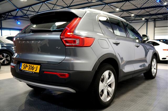 Volvo XC40 2.0 T4 140kW/190pk Aut8 Momentum Pro ADAPT.CRUISE + PILOT ASSIST + AMBER LEDER + LED KOPLAMPEN + 360 CAMERA + PARKSENSOREN V&A + KEYLESS ENTRY&GO + EL. ACHTERKLEP + LANE ASSIST + BLIS + PARKSENSOREN V&A + 18" LM-VELGEN!!