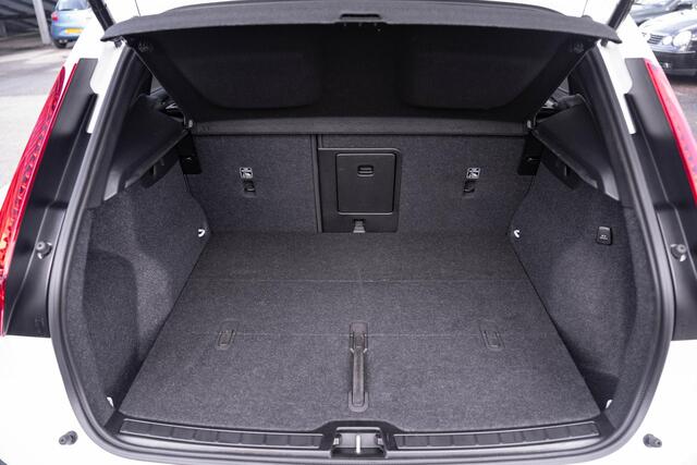 Volvo XC40 2.0 B4 Ultra Dark Harman Kardon Panodak Apple Carplay Camera 360 Velgen 20 inch