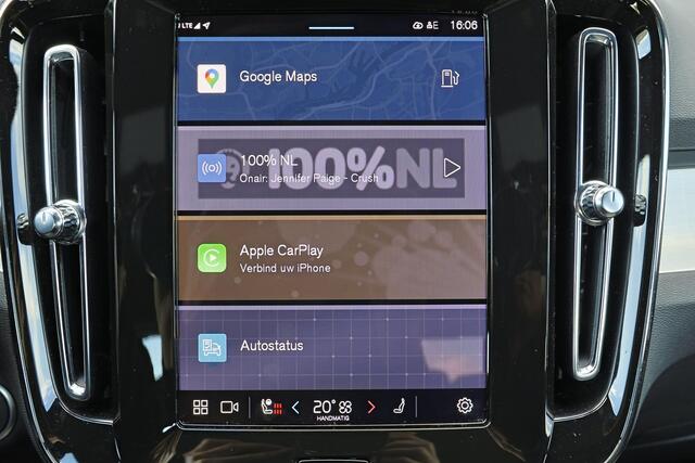 Volvo XC40 B4 Plus Dark - IntelliSafe Assist & Surround - Harman/Kardon audio - Parkeercamera achter - Verwarmde voorstoelen & stuur - Parkeersensoren voor & achter - Elektr. bedienb. voorstoelen met geheugen links - Draadloze tel. lader - Elektr. inklapbare trekhaa