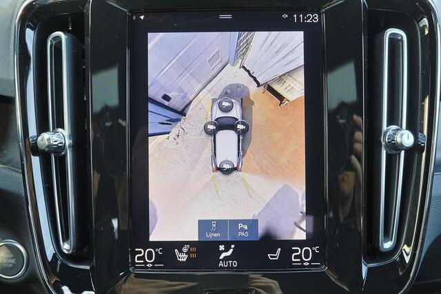 Volvo XC40 T5 Recharge Plus Dark - IntelliSafe Assist - 360º Camera - Harman/Kardon audio - Verwarmde voorstoelen & stuur - Parkeersensoren voor & achter - Elektr. bedienb. voorstoelen met geheugen links - Draadloze tel. lader - Extra getint glas - 19' LMV