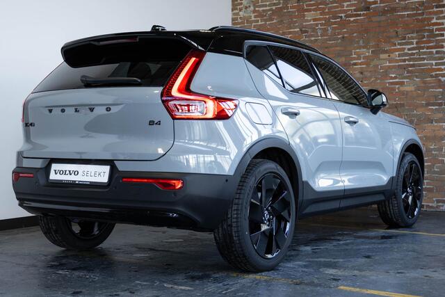Volvo XC40 B4 Plus Black Edition | 360° Parkeercamera | Panorama dak | Semi-Electrische Wegklapbare Trekhaak | Harman Kardon Premium Audio | Stoelverwarming | Parkeersensoren voor + achter | Google Infotainment | Stuurwielverwarming