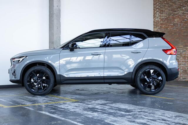 Volvo XC40 B4 Plus Black Edition | 360° Parkeercamera | Panorama dak | Semi-Electrische Wegklapbare Trekhaak | Harman Kardon Premium Audio | Stoelverwarming | Parkeersensoren voor + achter | Google Infotainment | Stuurwielverwarming