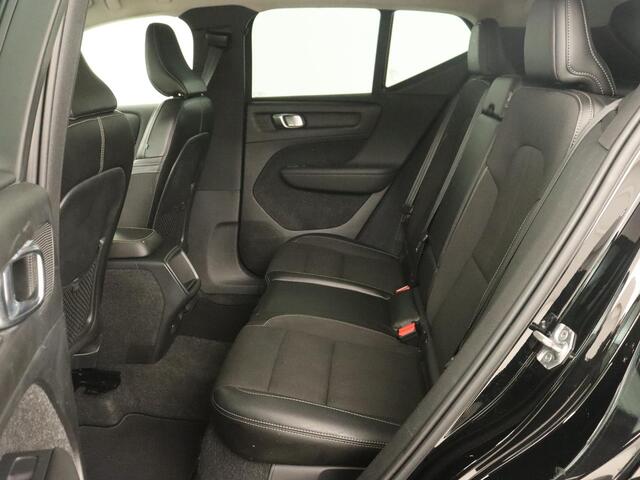 Volvo XC40 2.0 D3 Momentum | Trekhaak | Stoelverwarming | Harman/Kardon | Camera | Navigatie | Full LED | Getint glas | Parkeerhulp